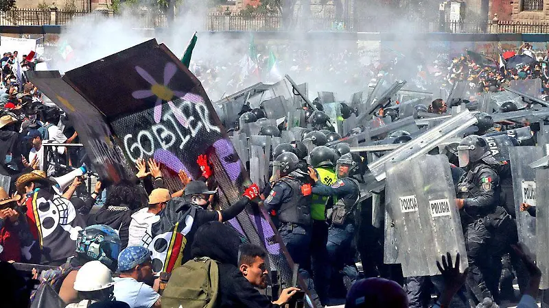 Imágenes de la Marcha de la Generación Z: violencia y confrontación en CDMX